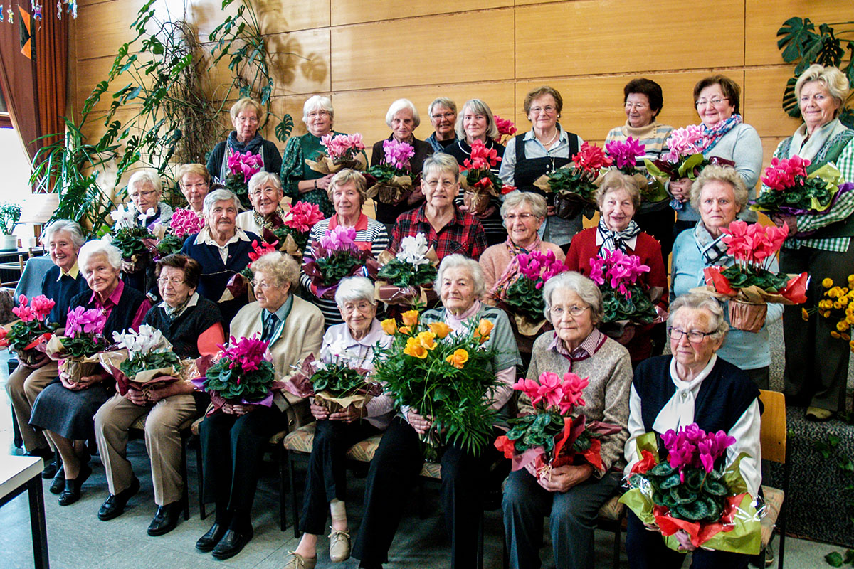 Trostberger Frauenbund ehrt seine Jubilarinnen