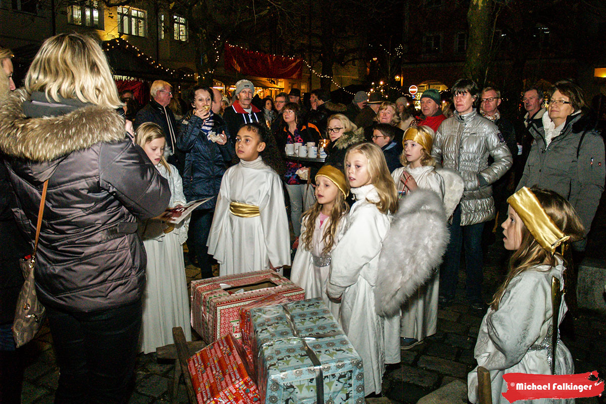 Weihnachtsmarkt: Engel des AWO-Kinderhorts